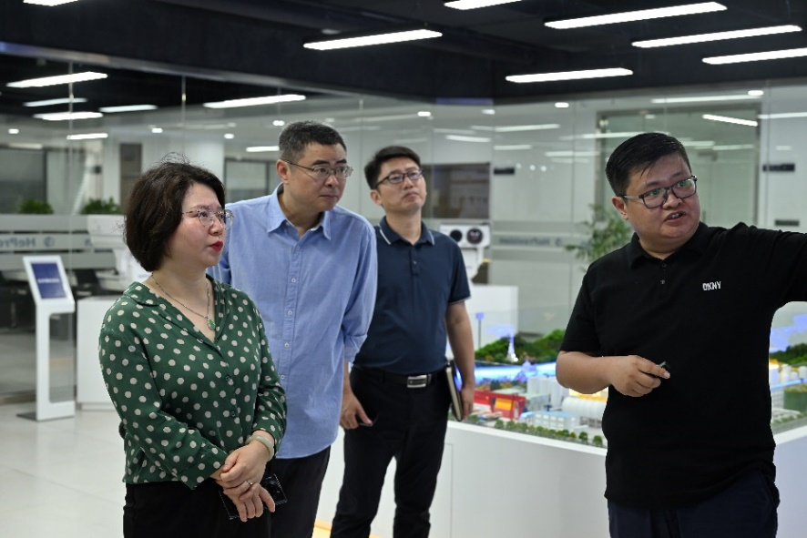 合肥市包河區區長李煒陪同高新區管委會副主任錢文一行調研航譜時代