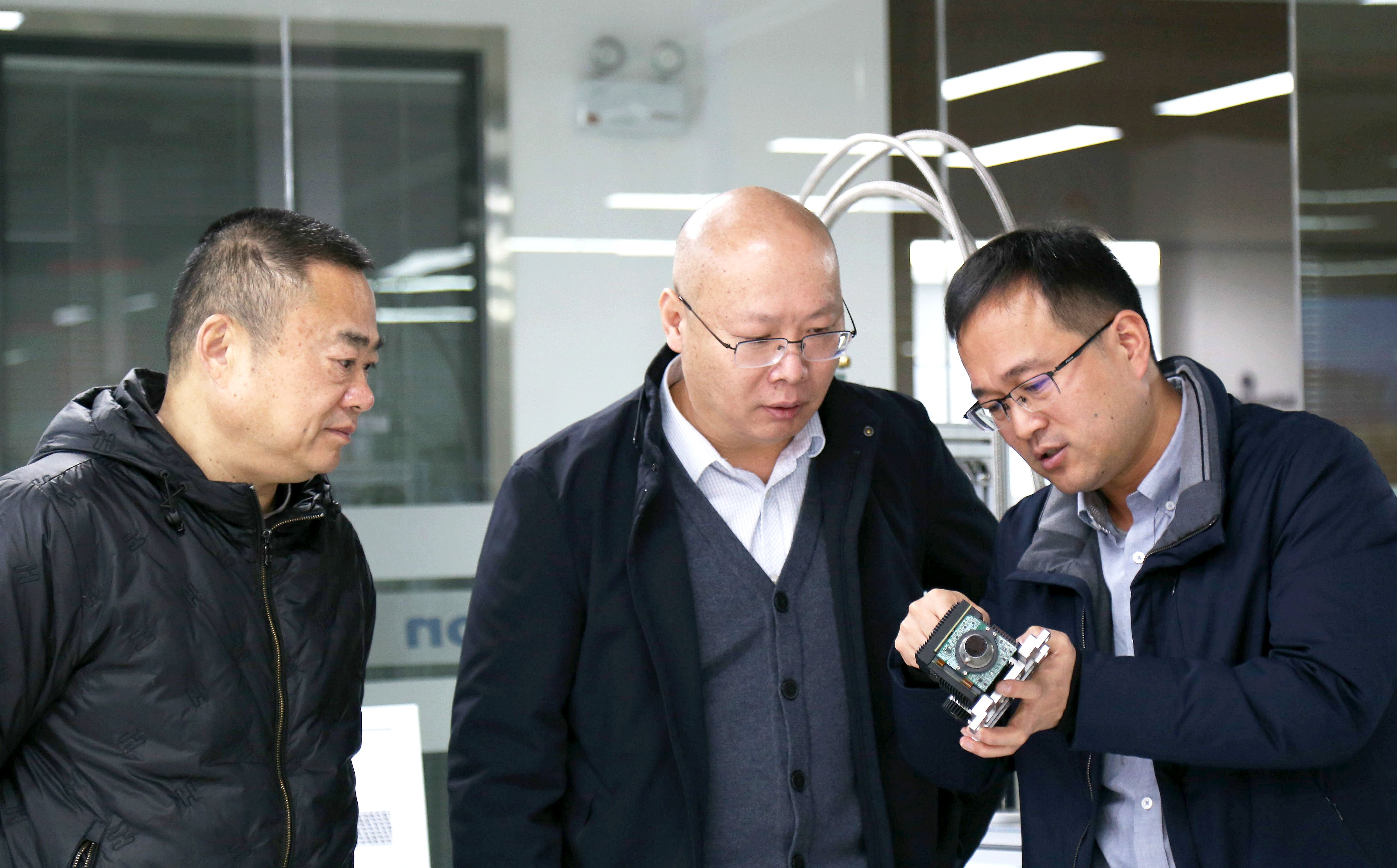 中國石化石勘院合肥中心總經理楊偉利一行赴航譜時代參觀交流